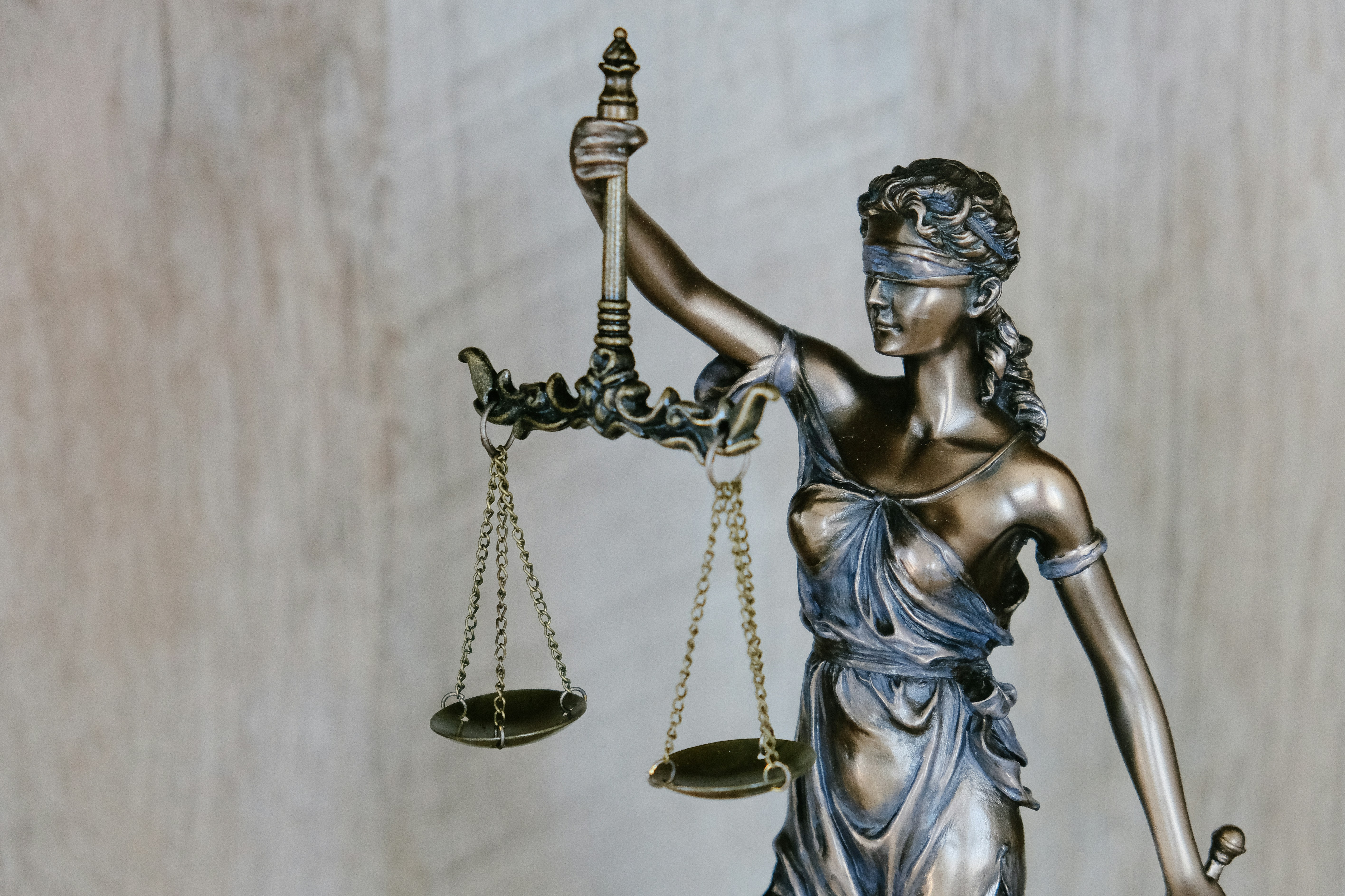 Escultura de la justicia - Dagdug & Rangel Abogados